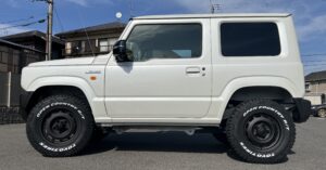 スモークフィルムを貼ったジムニー 