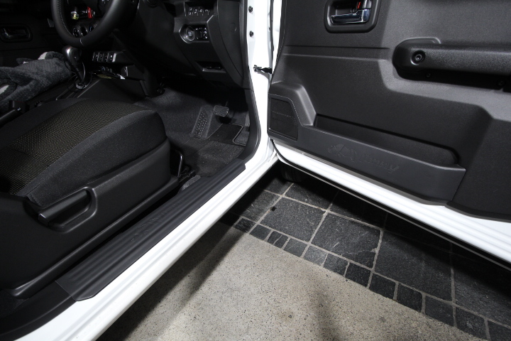 サイドステップガードを貼った写真